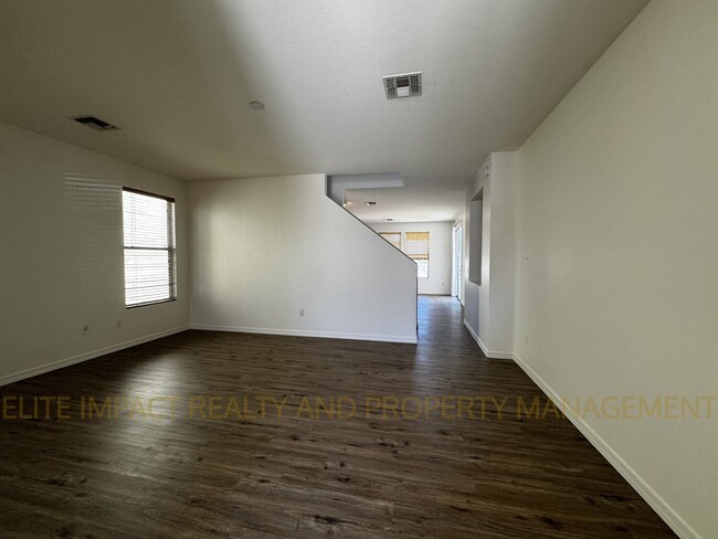 Building Photo - 1133 S Pantano Overlook Dr