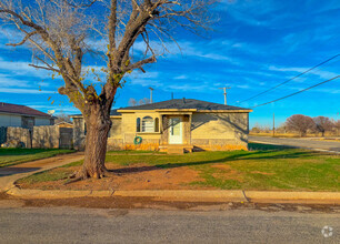 Building Photo - 1409 E Hemlock St