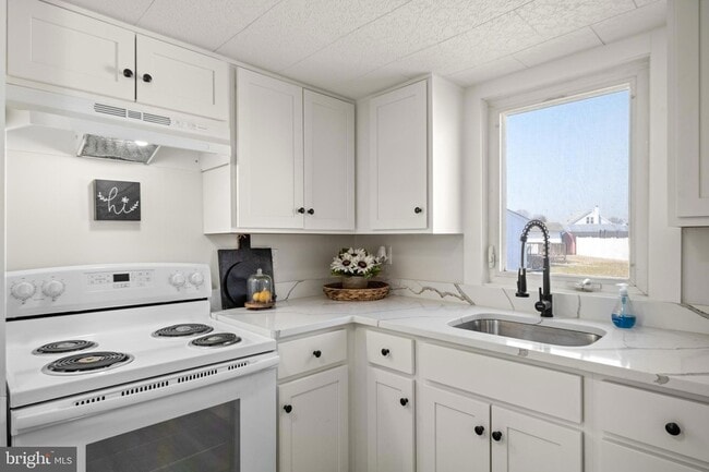 Building Photo - 75 S Washington Dr