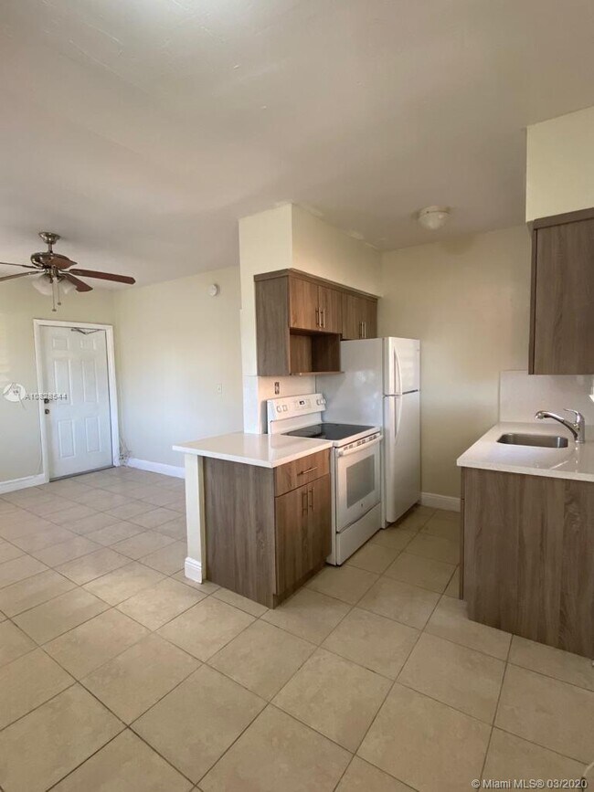 Foto del edificio - 1217 NE 127th St