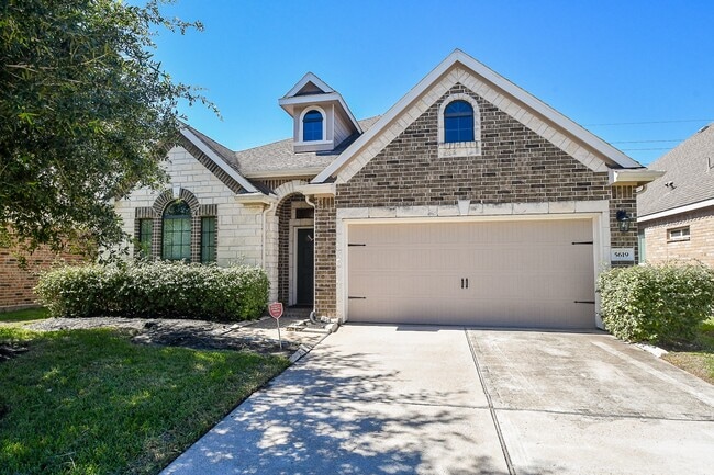 Building Photo - 5619 Drumlin Field Way