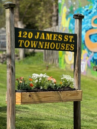 Building Photo - 120 James St