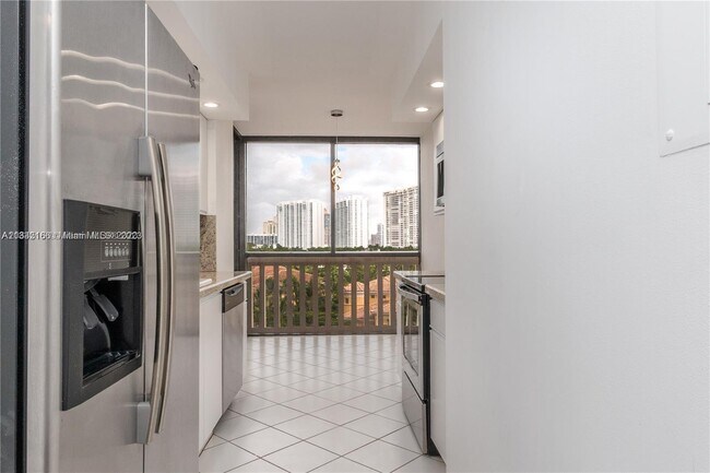 Foto del edificio - 1000 W Island Blvd