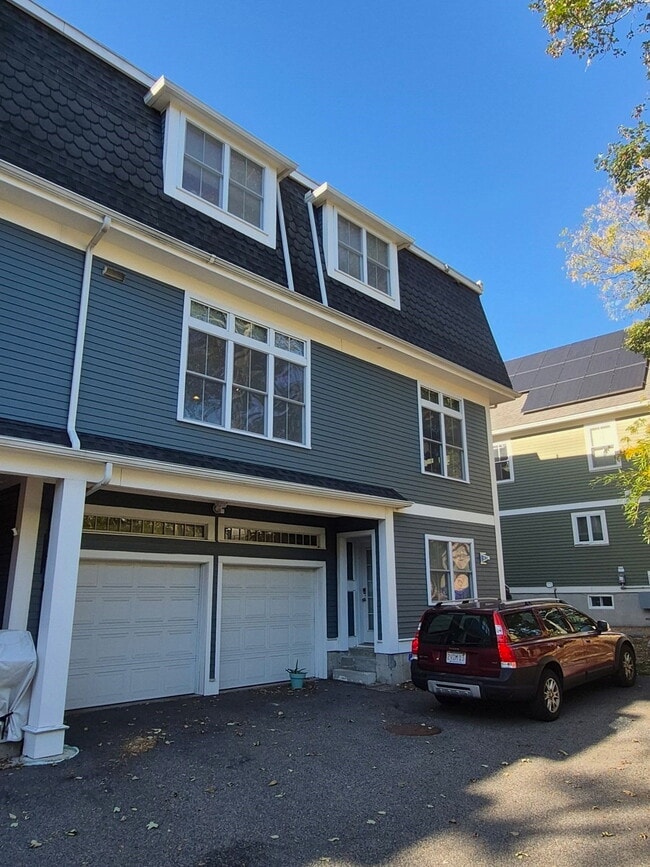 Building Photo - 26 Dorr St