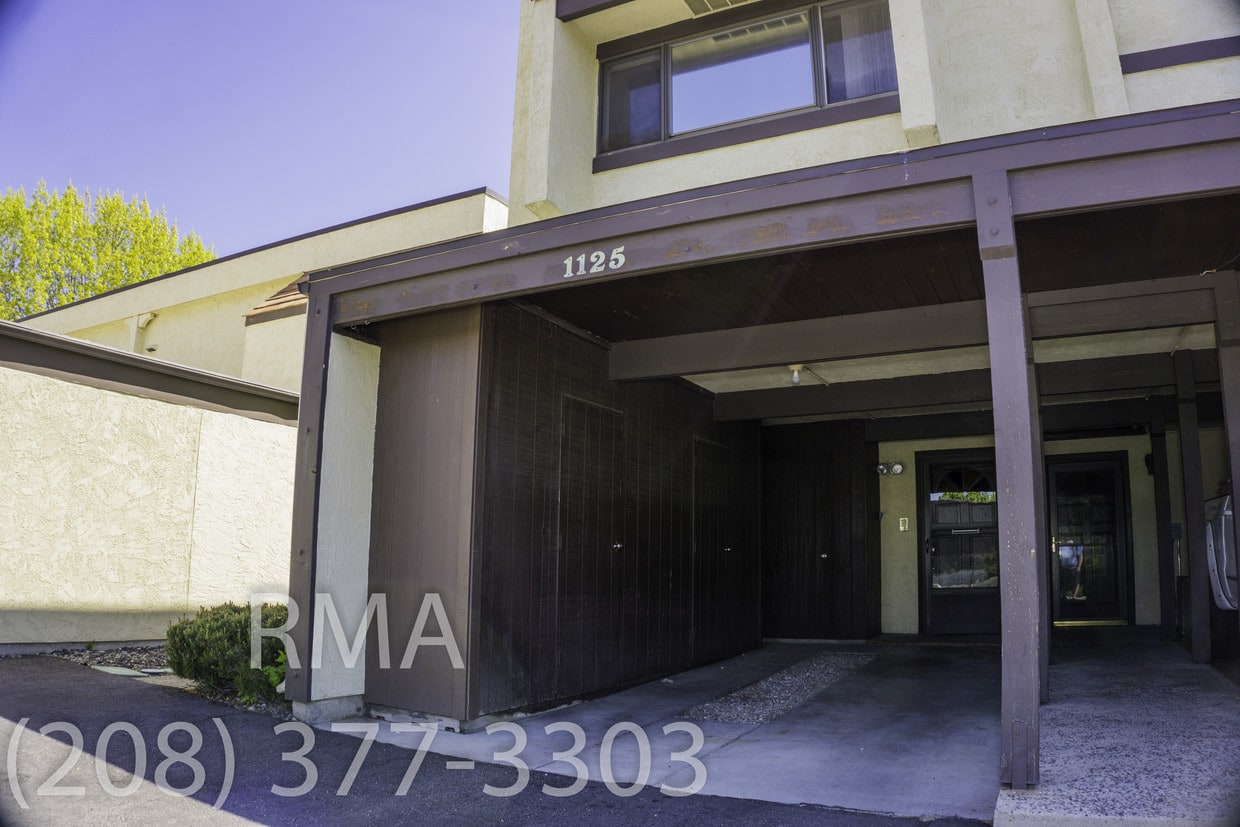 Primary Photo - 1125 N Camelot Dr