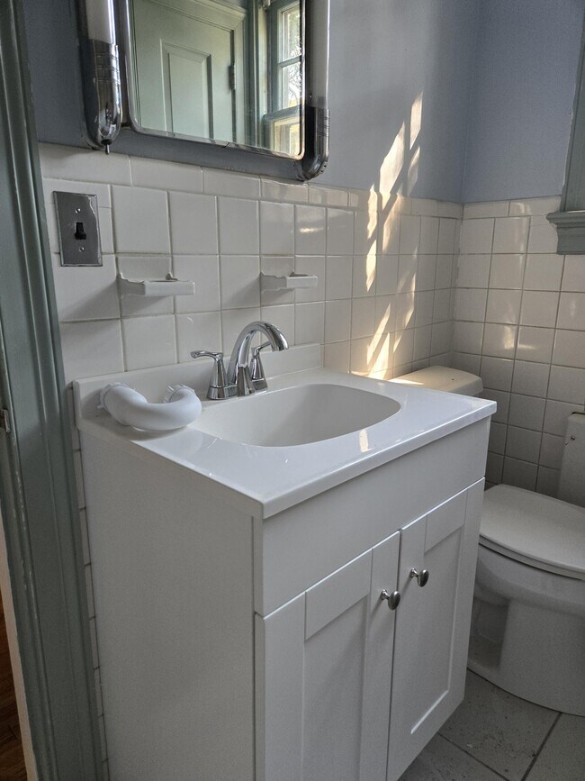 Baño principal - 415 S Washington St