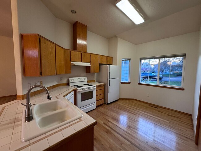 Foto del edificio - 16586 NW Argyle Way ~ Great Single Level B...