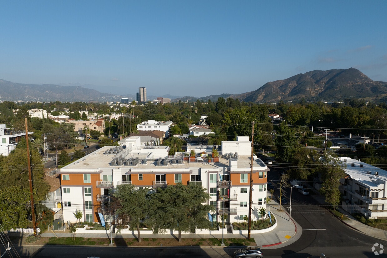 The Centennial Apartments in Toluca Lake, CA
