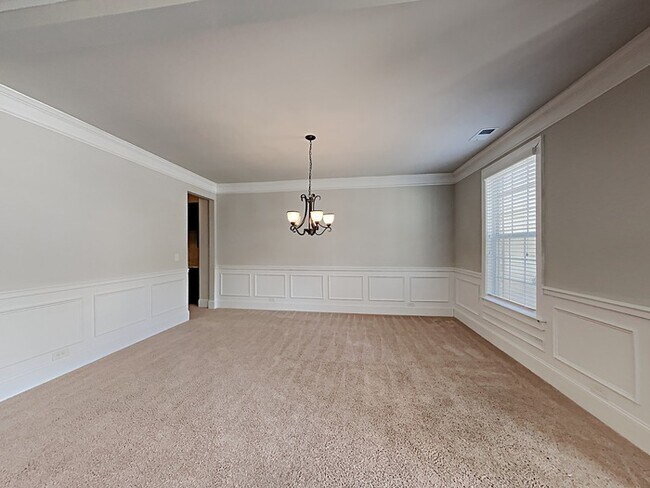 Foto del edificio - Fantastic 4 Bedroom Home! located in Logan...