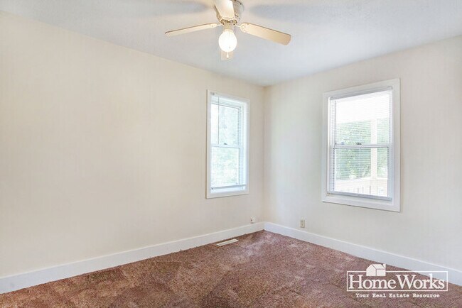 Building Photo - 1213 E Sorin St