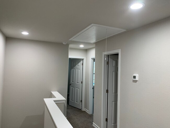 Building Photo - Town home for rent