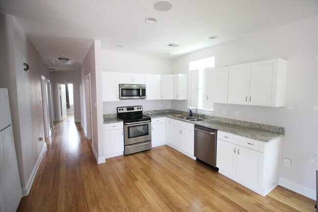 Building Photo - 1306 Foy St