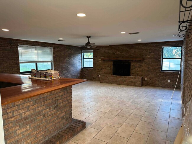 Foto del edificio - 11503 Balm Riverview Rd