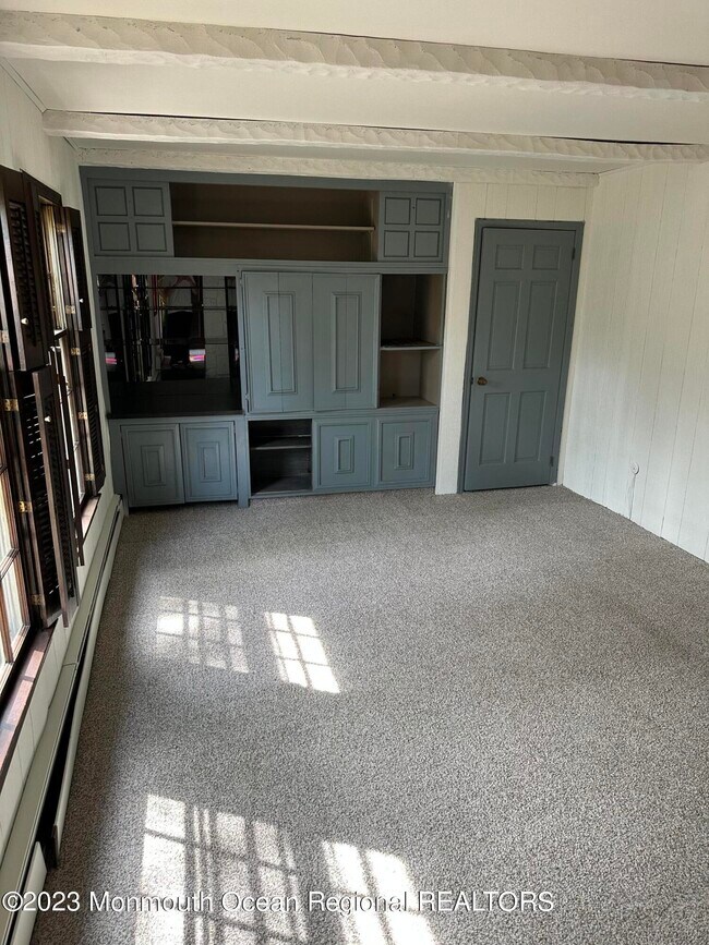 Building Photo - 573 Monmouth Pl