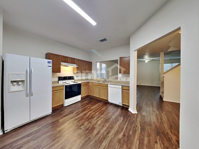 Foto del edificio - 6013 Midcrown Dr