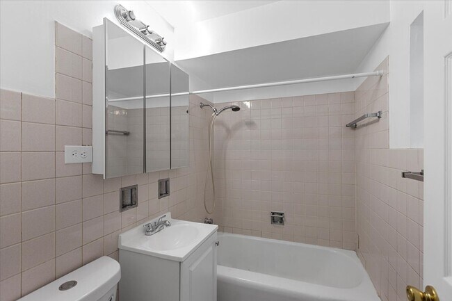 Building Photo - 6200 W 64th Pl