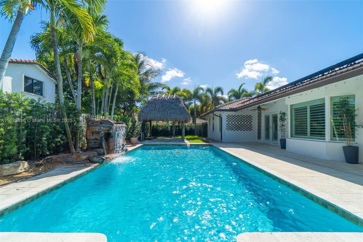 Foto principal - 15260 SW 143rd St