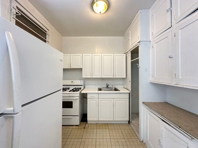Foto del edificio - 4402 N Winchester Ave