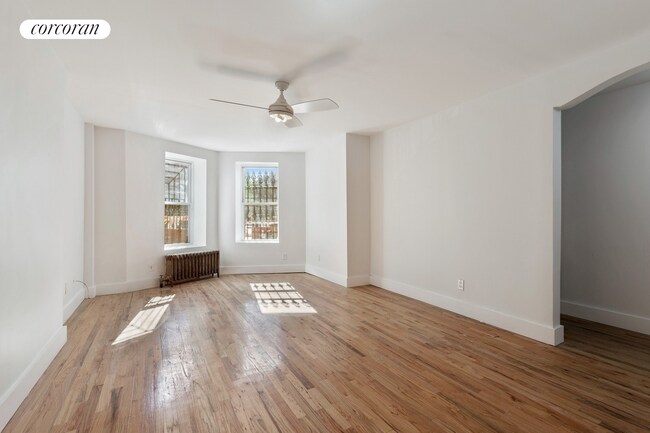 Foto del edificio - 438 Lewis Ave