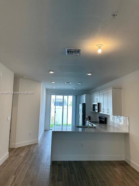 Building Photo - 130 SW 170th Ave