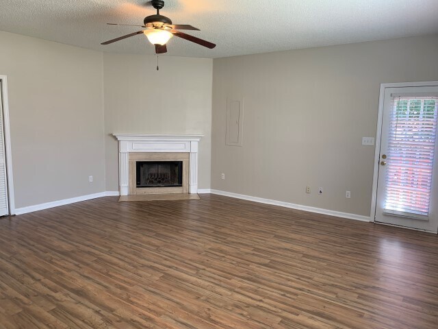 Foto del edificio - 2754 Belle Meade Pl
