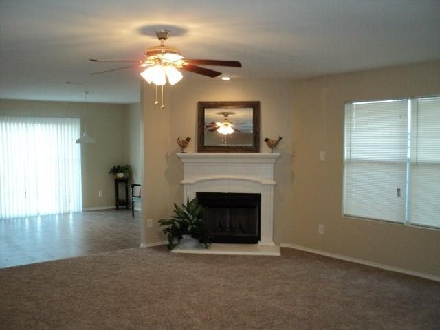 Building Photo - Fort Worth 3/2/2 Open living area