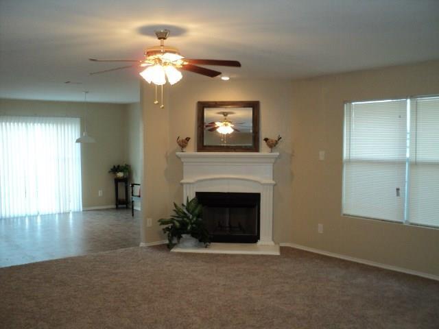 Foto del edificio - Fort Worth 3/2/2 Open living area