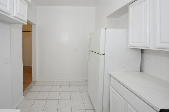 Building Photo - 258 Clendenny Ave