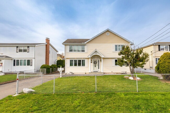 Building Photo - 16 Miano Dr