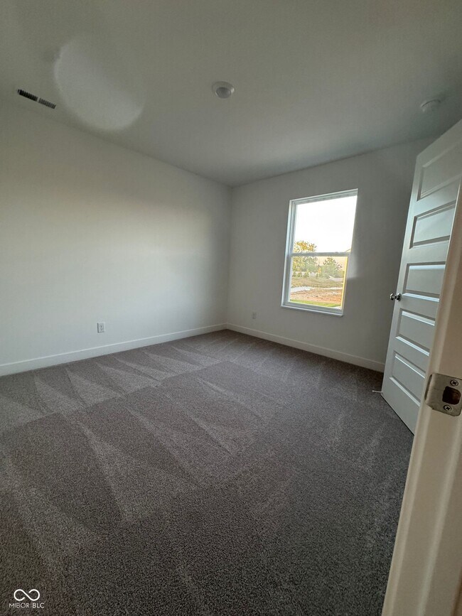 Building Photo - 15370 Farrington Rd
