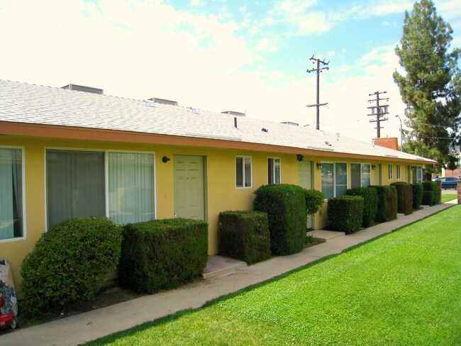 College Apartments Fresno Ca Building Photo College Apartments