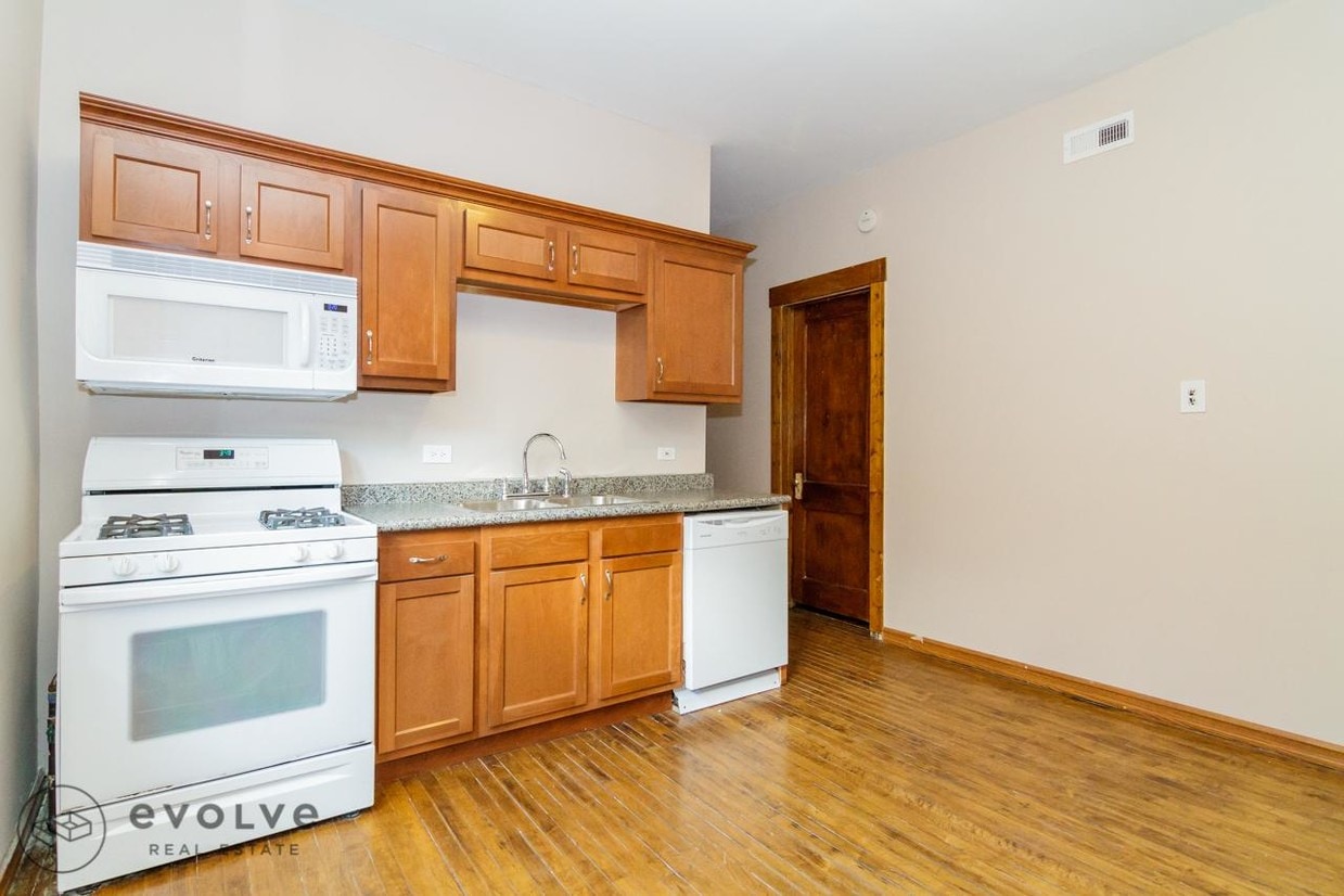 Foto principal - 2100 W Division St