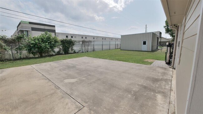 Foto del edificio - 13203 Weiman Rd