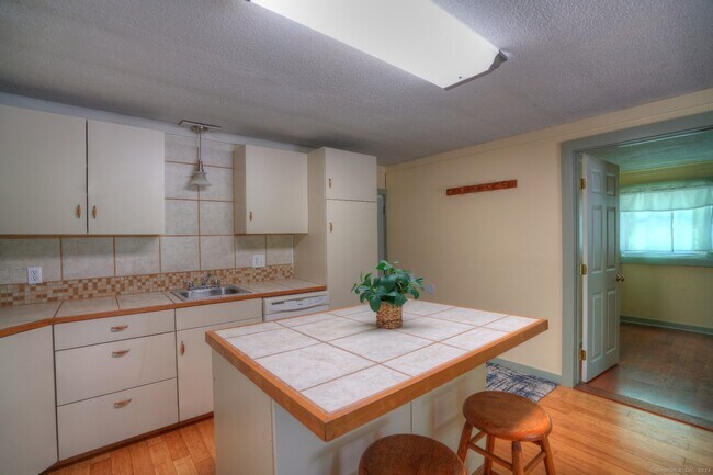 Building Photo - 171 Clarks Falls Rd