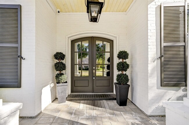 Building Photo - 718 Magdalene Dr