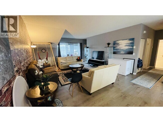 Photo du bâtiment - 1102 Ewen Ave