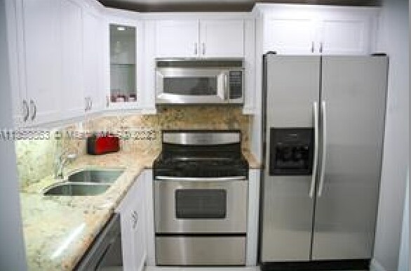 Building Photo - 4301 Collins Ave