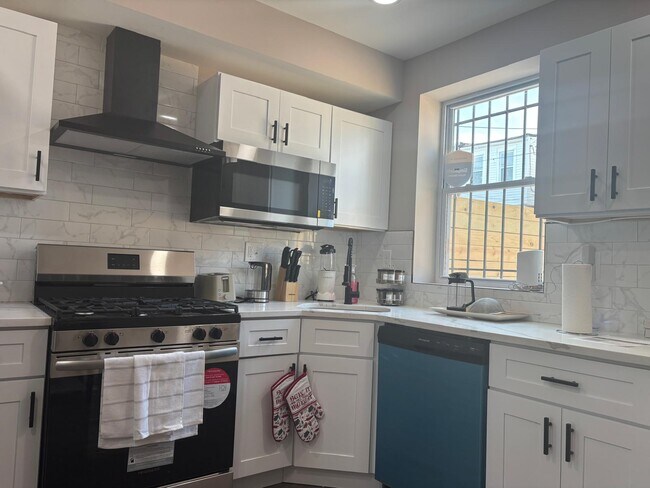 Foto del edificio - 1742 Llewelyn Ave