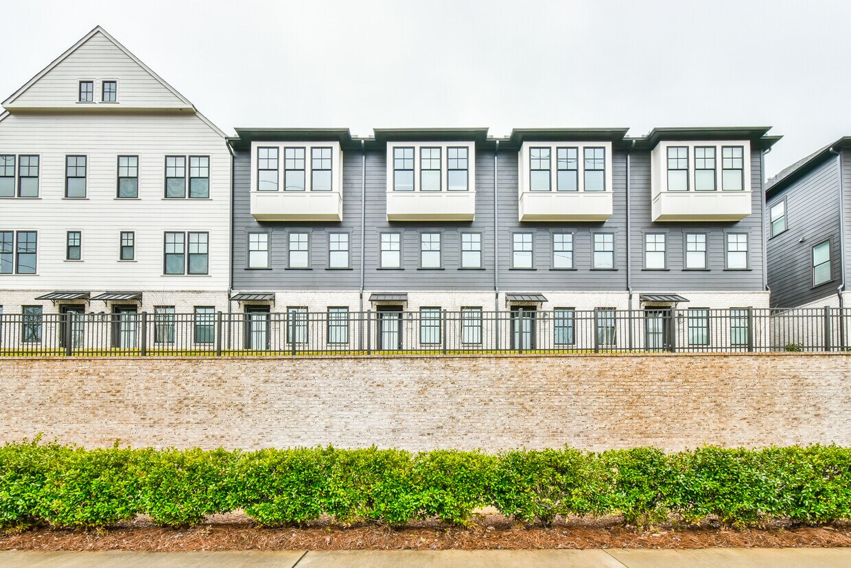 6586 Beacon Dr, Sandy Springs, GA 30328 Townhome Rentals in Sandy