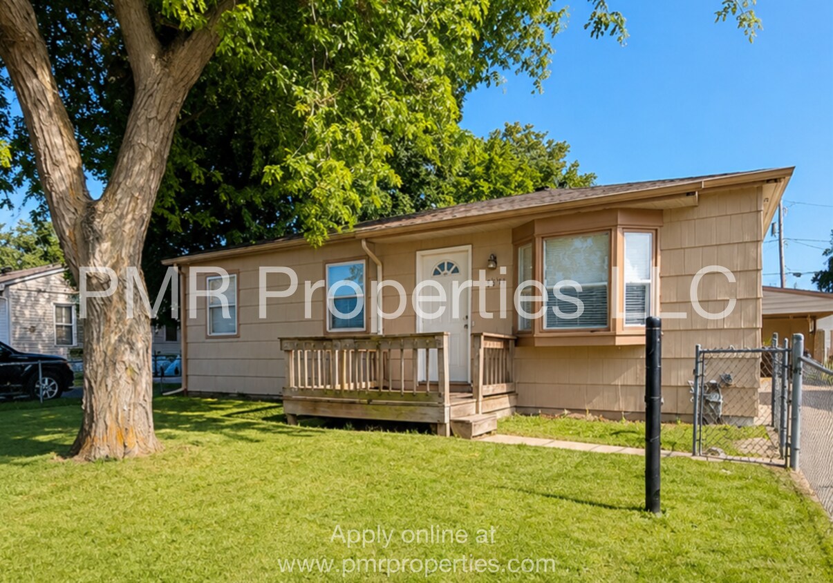 3 Bedrooms / 1 Bathroom House - 3 Bedrooms / 1 Bathroom House
