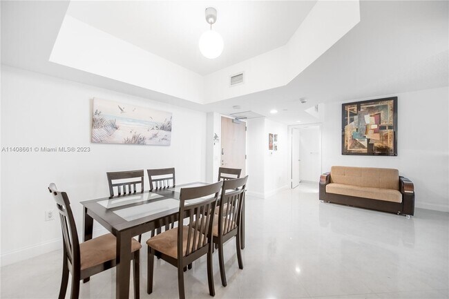 Building Photo - 16445 Collins Ave