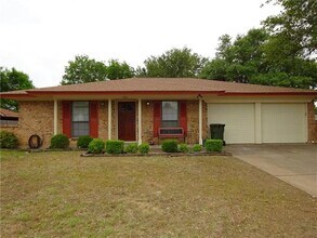 Building Photo - 1900 Carla Ave
