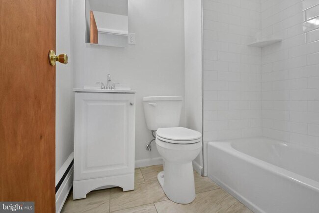 Foto del edificio - 2409 Manor Rd
