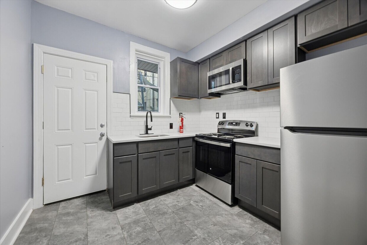 Foto principal - 4 Bedroom House North Philly- Will accept ...
