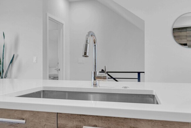 Foto del edificio - Stunning 3-bedroom, 4-bathroom townhouse!