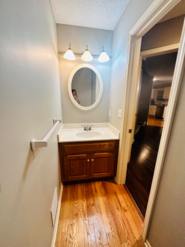 Foto del edificio - 21517 W 53rd St