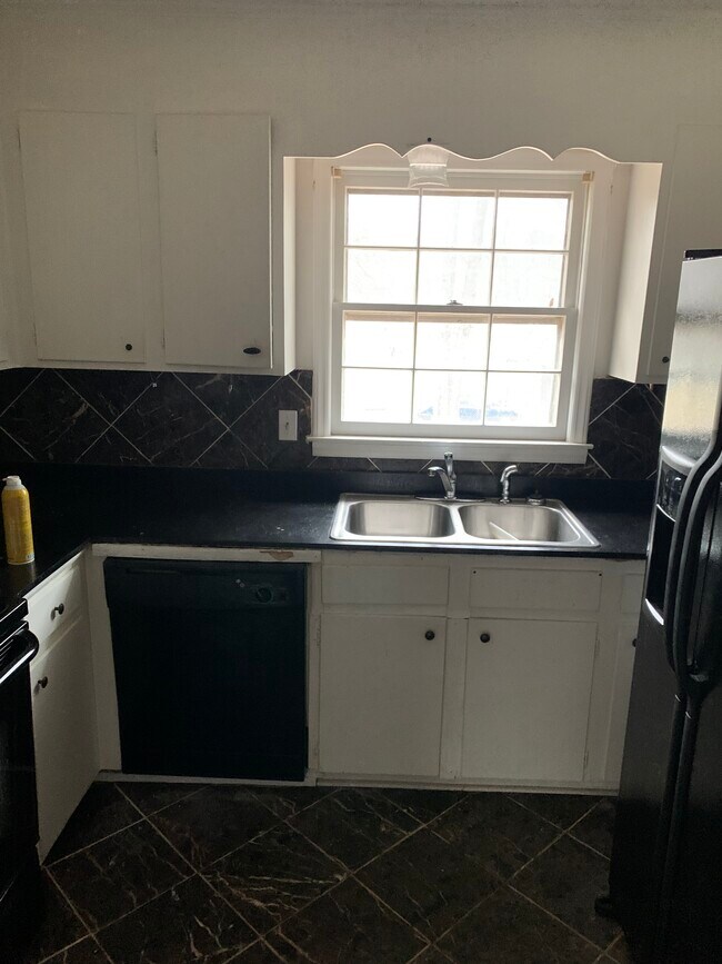 Kitchen - 7116 Idlewild Rd