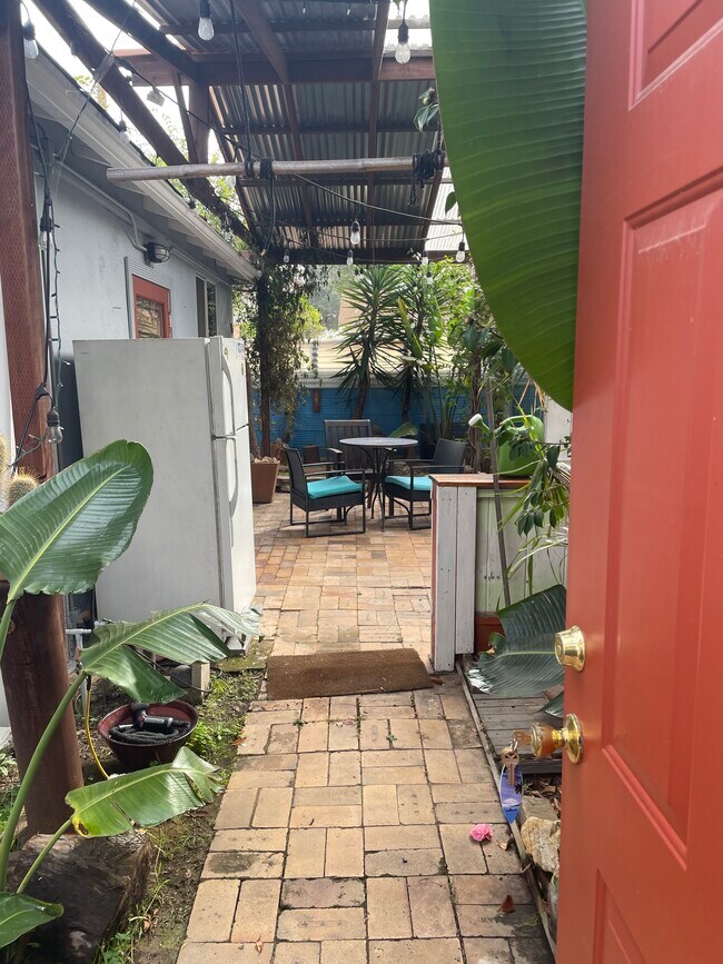 Foto del edificio - 3554 Colonial Ave