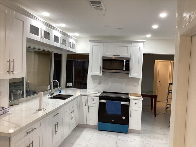 Foto del edificio - 8571 NW 26th St