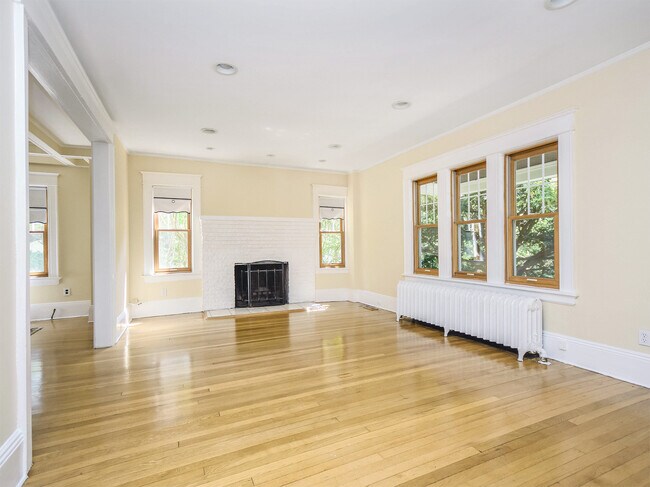 Foto del edificio - 12 Hillside Ave